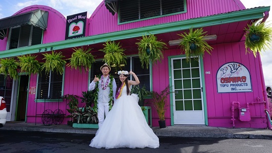 YOSHチャーター（ハワイ島のベストスポットでハネムーンカップルのウェディング姿を撮影！）5