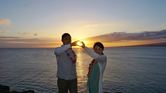 YOSHチャーター（ハワイ島のベストスポットでハネムーンカップルのウェディング姿を撮影！）10