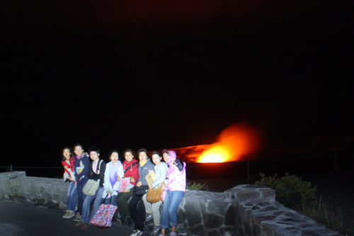 ハワイ島　キラウエア火山　赤い溶岩　photo by ハワイ島マイカイ・オハナ・ツアー