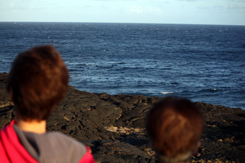 ハワイ島チェーン・オブ・クレーターから見る海に何かが見えた！