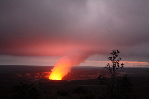 ハワイ島キラウエア火山のハレマウマウ火口1