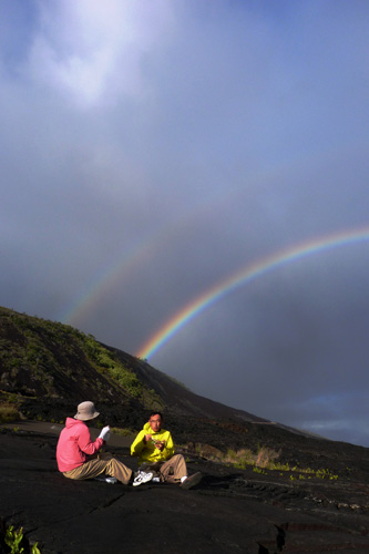 ハワイ島ヒロ発キラウエア火山ツアー虹を見ながらお弁当