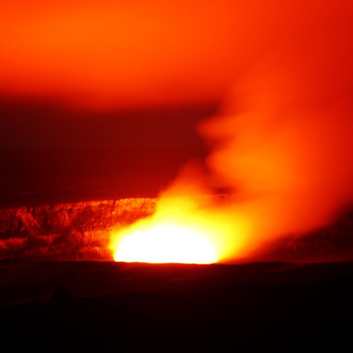 ハワイ島キラウエア火山のハレマウマウ火口内の溶岩湖