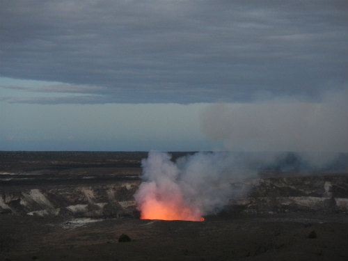ハレマウマウ火口（ハワイ島火山・溶岩リポート・ハワイ島マイカイオハナツアー）
