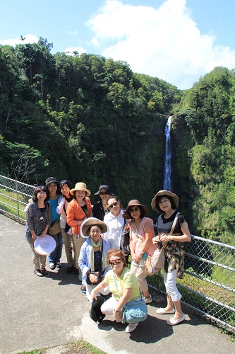 ハワイ島東海岸のフラの聖地めぐり～Big-Jinチャーターツアー・アカカの滝（ハワイ島マイカイオハナツアー）